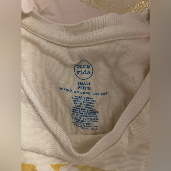 white purivida graphic crop top - Picture 3 of 3